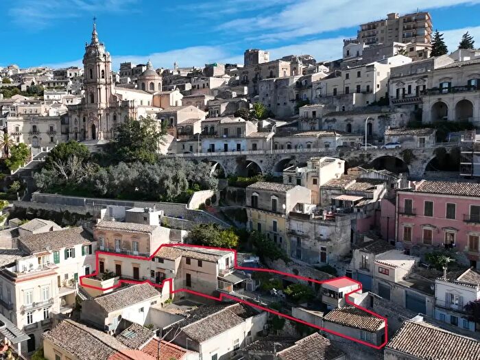 Casa con 6 locali in vendita in Corso Garibaldi, Modica