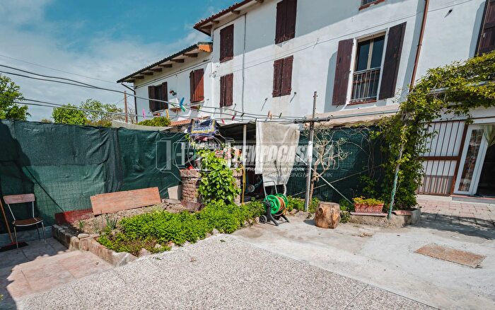 Casa quadrilocale in vendita in Via Carso, Galliera