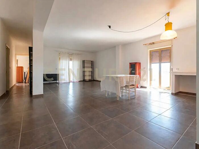 Appartamento con 6 locali in vendita in Via Danubio, Catania