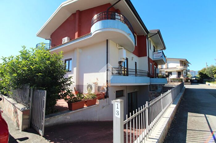 Casa quadrilocale in vendita in Via Tesori, Montalto Uffugo