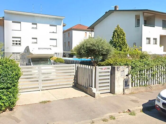 Casa con 10 locali in vendita in Cologno Monzese