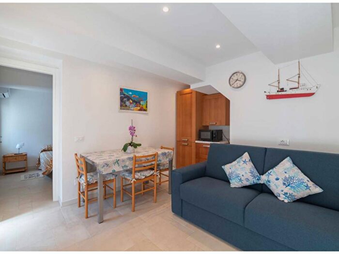 Appartamento bilocale in affitto in Via Quartini, Centro, Varazze