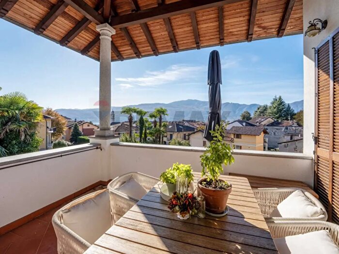 Appartamento con 8 locali in vendita in Via al Colleggio, Verbania