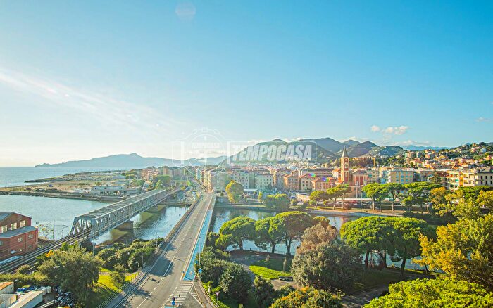 Appartamento trilocale in vendita in Piazza La Scafa, Lavagna