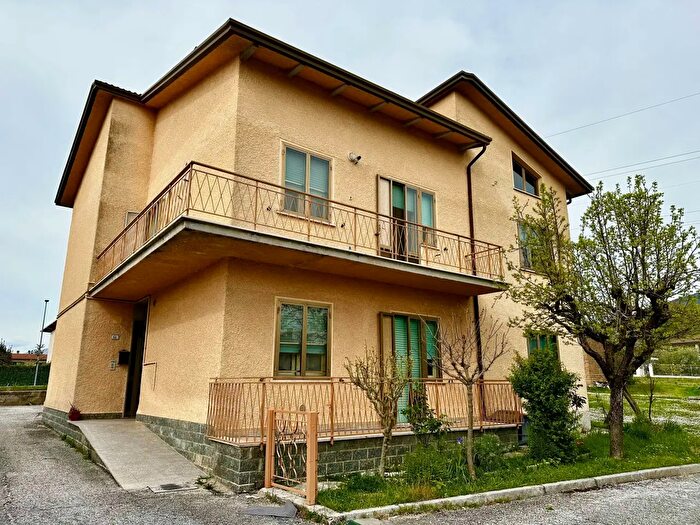 Casa con 10 locali in vendita in Nucleo Palazzo Ceccoli, Gualdo Tadino