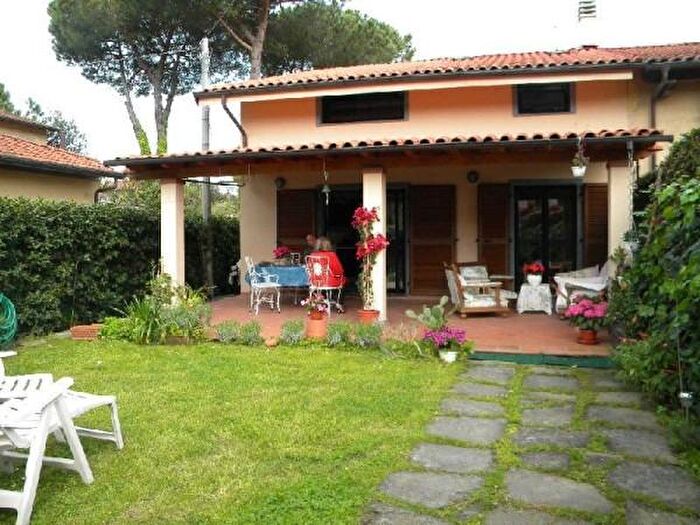 Casa quadrilocale in affitto in Forte Dei Marmi