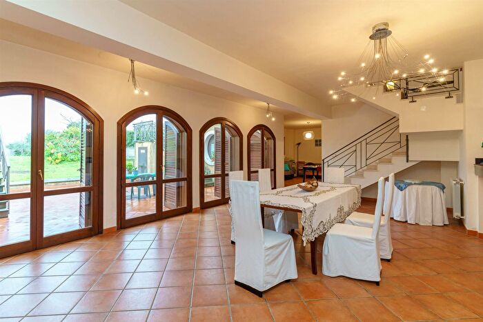 Casa con 13 locali in vendita in Via Petrone, Viagrande