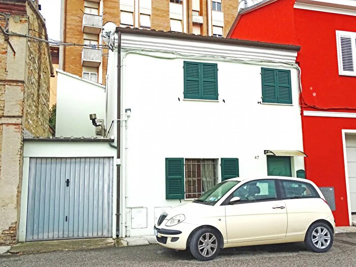 Casa trilocale in vendita in Via Fanella, Fano