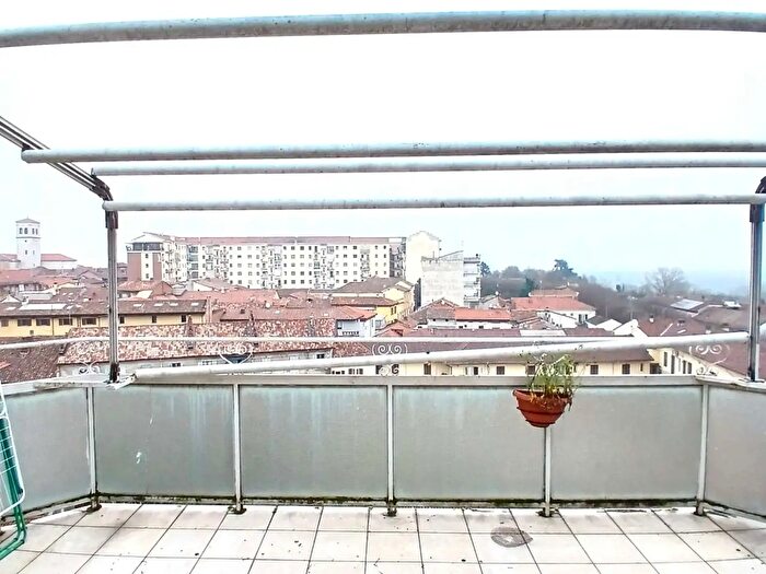 Appartamento trilocale in affitto in Via della Banda Lenti, Valenza