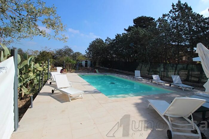 Casa con 6 locali in vendita in Santa Croce Camerina