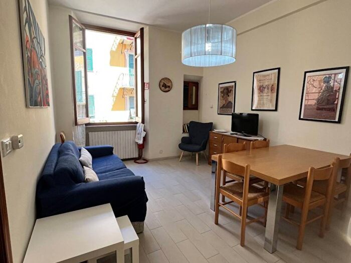 Appartamento trilocale in affitto in Via Giuseppe Garibaldi, Centro, Finale Ligure