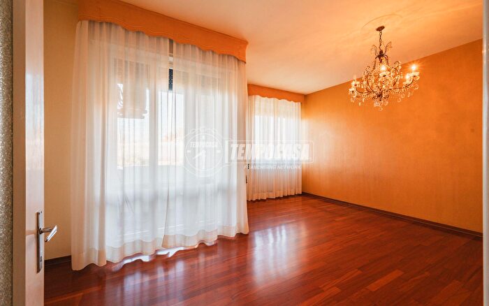 Appartamento quadrilocale in vendita in Modena