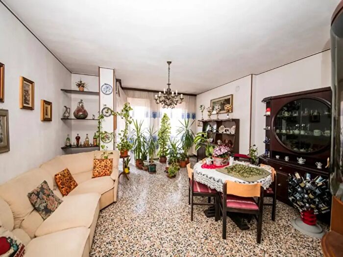 Appartamento quadrilocale in vendita in Via Betulle, Milano