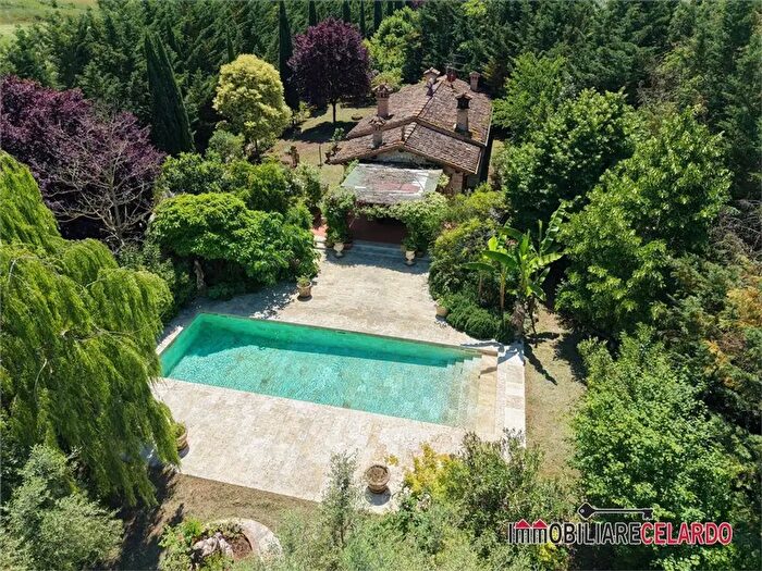 Casa con 6 locali in vendita in Colle Di Val DElsa
