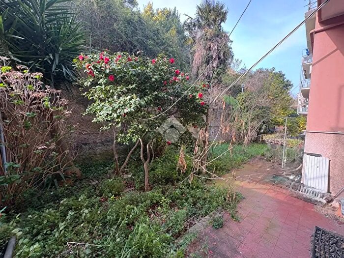 Appartamento trilocale in vendita in Via Guido Agosti, Genova