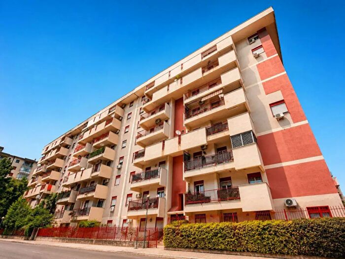 Appartamento trilocale in vendita in Via Calcante, Palermo