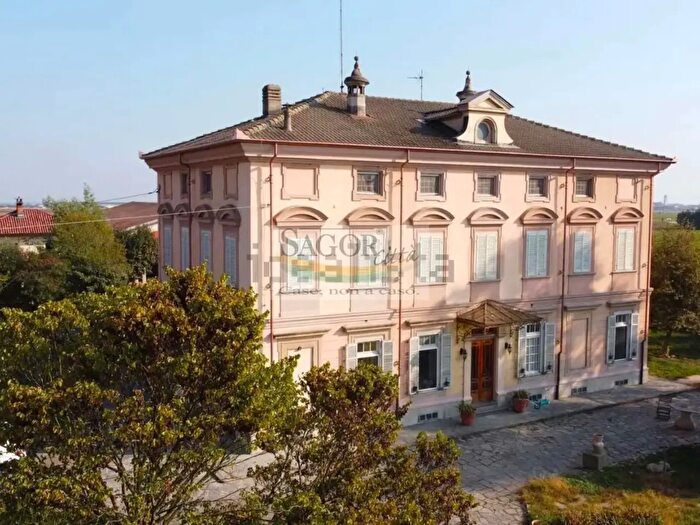 Appartamento con 5 locali in vendita in Via Poirino, Pinerolo