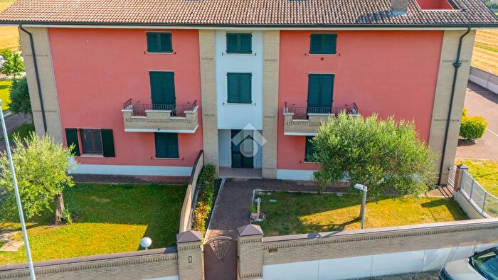 Appartamento quadrilocale in vendita in Via Peschiera, Castelnovo Di Sotto