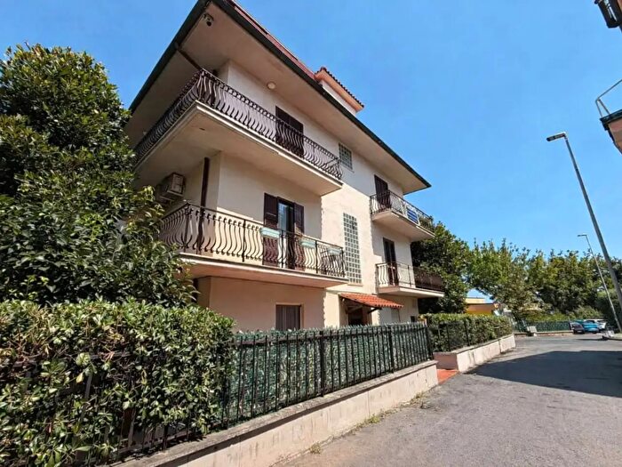 Appartamento trilocale in vendita in Via Marzabotto, Monterotondo