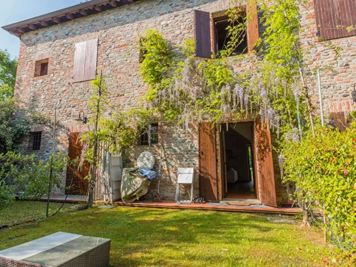 Casa con 5 locali in vendita in Agazzano