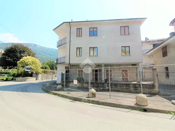 Appartamento trilocale in affitto in Via Vottorio Emanuele, Borgofranco D'Ivrea