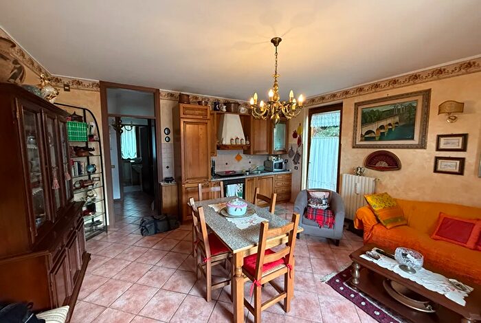 Appartamento in vendita in Via Monte Bronzone Viadanica Bg Italia, Viadanica