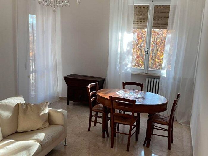 Appartamento quadrilocale in affitto in Viale Virginia Reiter, Viali, Modena