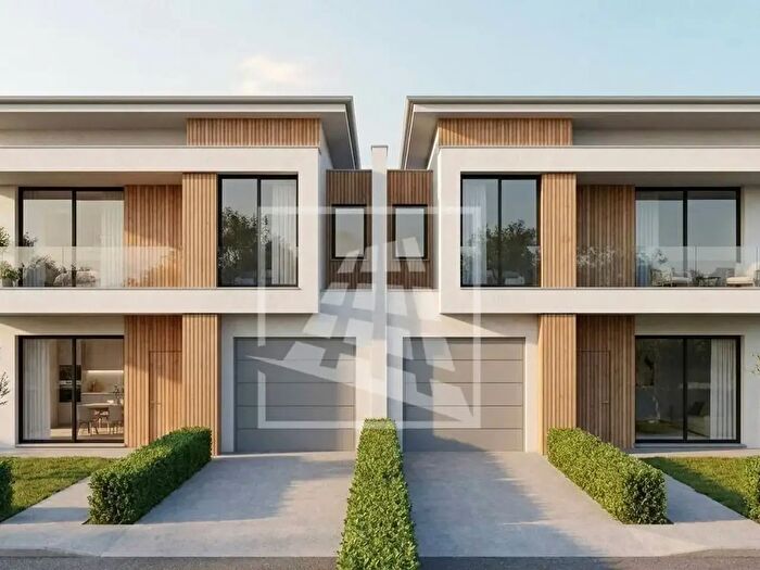 Casa quadrilocale in vendita in Via Taddei, Quattro Castella