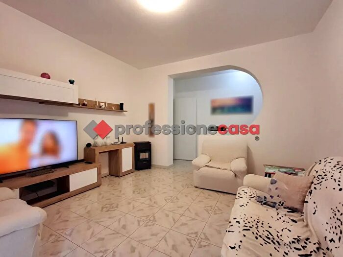 Appartamento trilocale in vendita in Via Scalazza e, Aci Castello