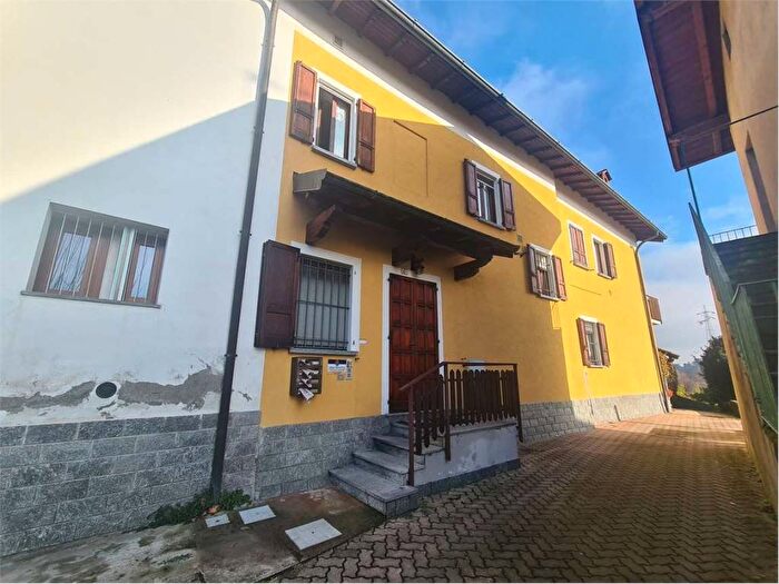 Appartamento trilocale in affitto in VIA MORNAGO, Centro, San Fermo della Battaglia