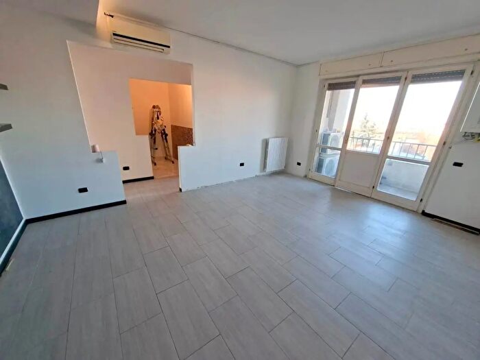 Appartamento trilocale in vendita in Piazza Martiri di Via Fani, Sesto San Giovanni