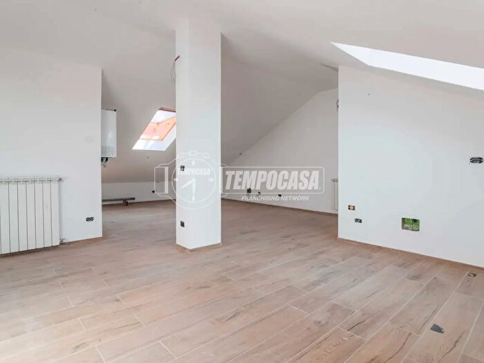 Appartamento trilocale in vendita in Via Omodei, Cusano Milanino