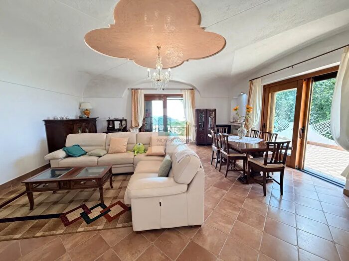 Casa con 8 locali in vendita in Via Nicola Iacono, Serrara Fontana