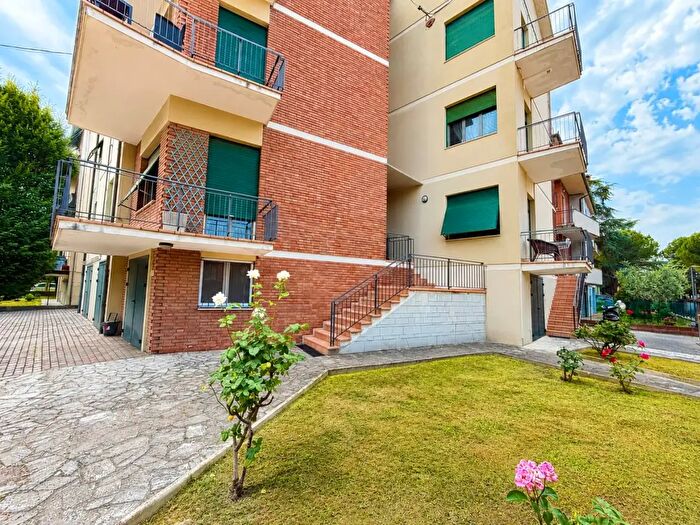 Appartamento con 7 locali in vendita in Via Guglielmo Godoli, Forli