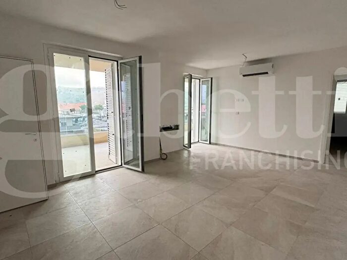 Appartamento trilocale in vendita in Via Raffaello Sanzio, Tortoreto