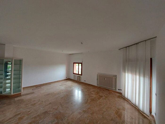 Appartamento quadrilocale in affitto in Via delle Forze Armate, Baggio, Milano
