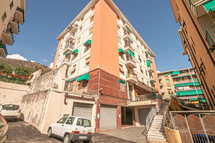 Appartamento quadrilocale in affitto in Via Murcarolo, Genova