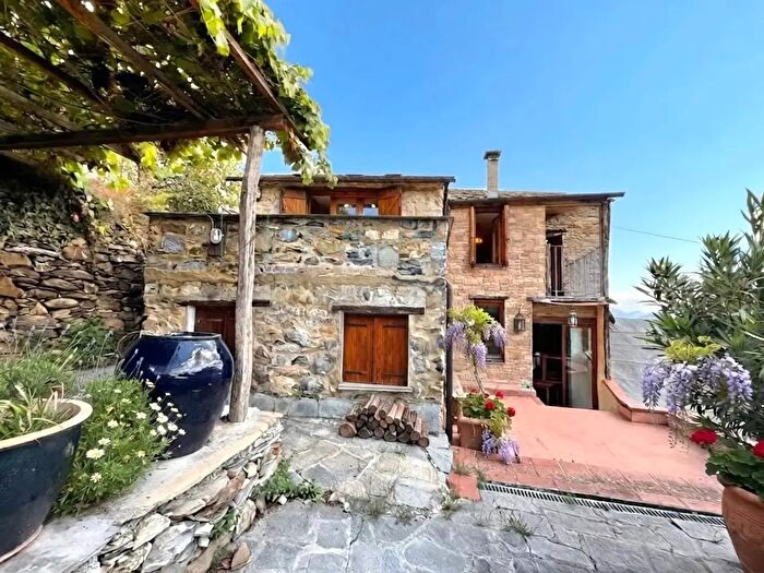 Casa con 7 locali in vendita in Via Borgoratto, Rezzo