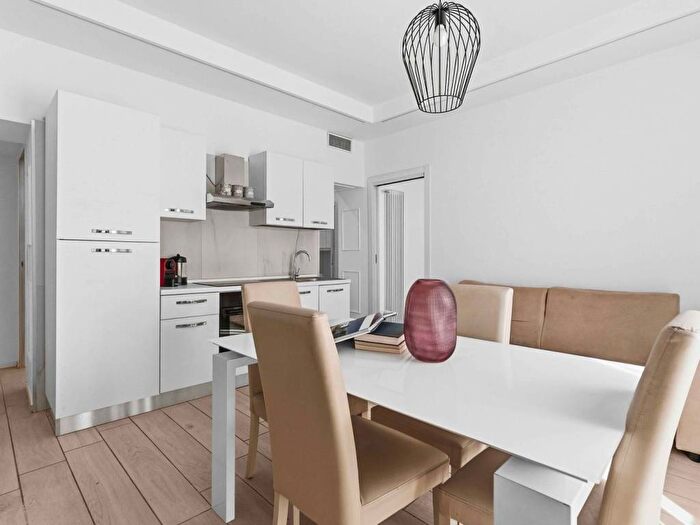 Appartamento quadrilocale in affitto in Viale Col di Lana, Ticinese, Milano