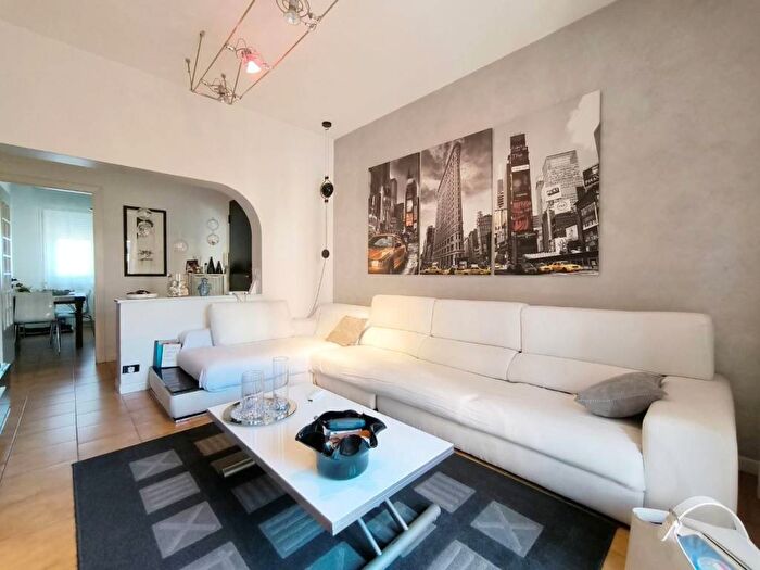 Casa con 6 locali in vendita in Via Farini, Avenza, Carrara