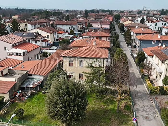 Casa con 8 locali in vendita in Via Tommaso Mazza, Forli