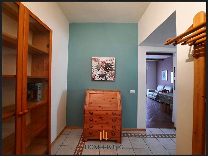 Appartamento trilocale in vendita in Viale San Gimignano, Lorenteggio, Milano