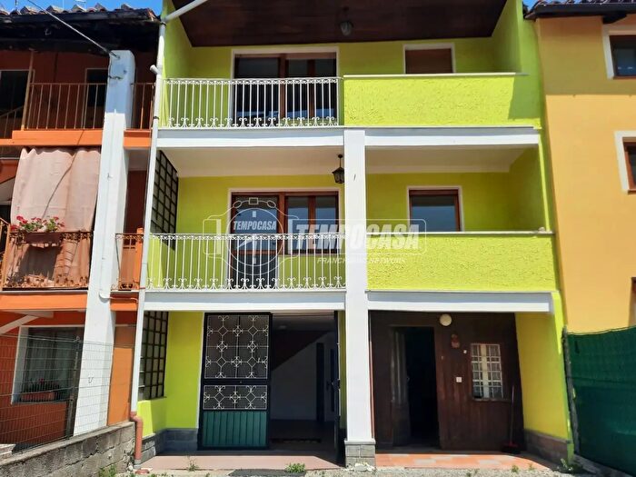 Casa con 5 locali in vendita in Borgofranco DIvrea