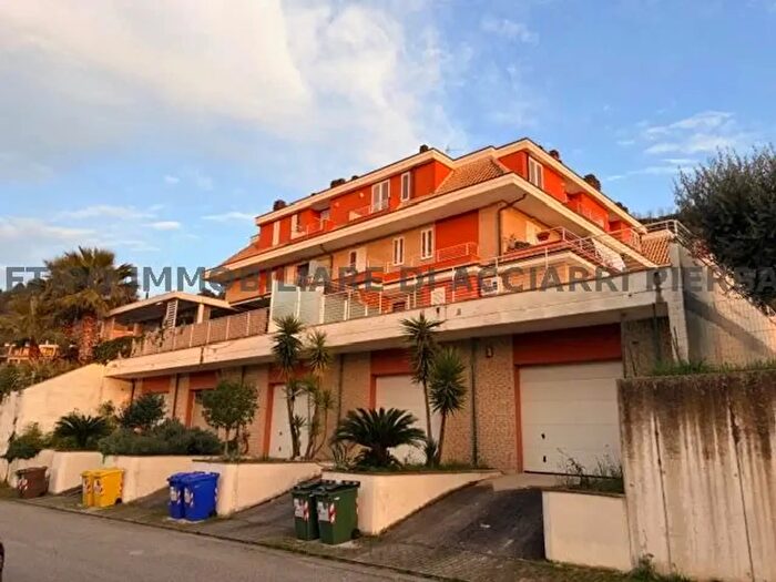 Appartamento quadrilocale in vendita in Via Umbria, Cupra Marittima