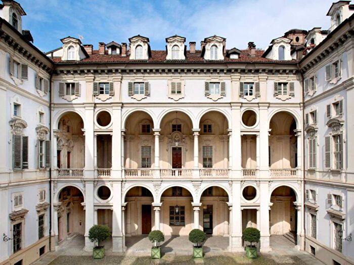 Appartamento trilocale in affitto in Via della Consolata, Quadrilatero Romano, Torino