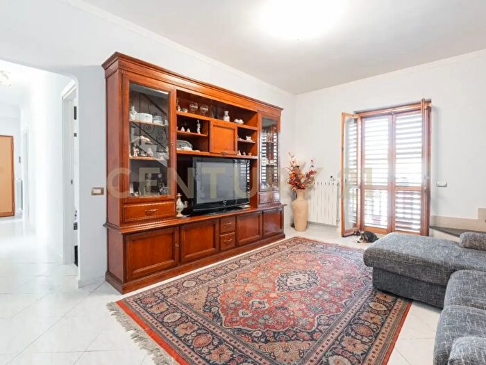 Appartamento con 5 locali in vendita in Via Ettore Majorana, Aci Catena