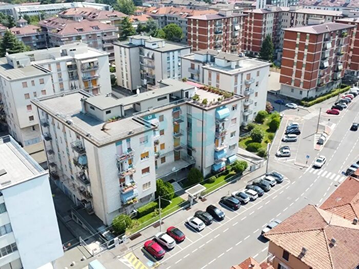 Appartamento quadrilocale in vendita in Via Montello, Brescia