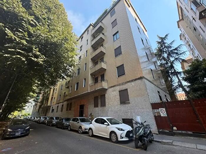 Appartamento trilocale in affitto in Via Giovanni Rotondi, Milano