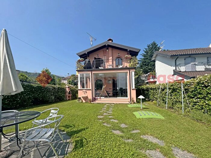 Casa trilocale in vendita in Via Sempione, Meina