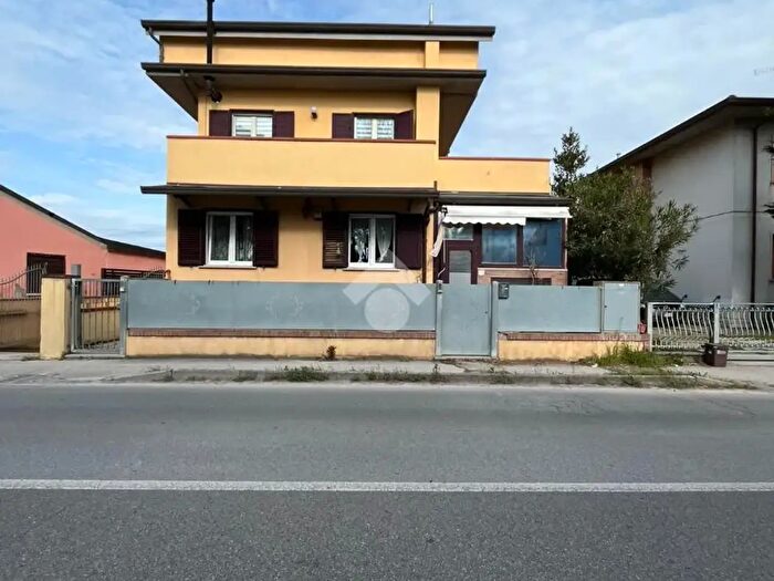 Appartamento trilocale in vendita in Via Cesenatico, Cesenatico